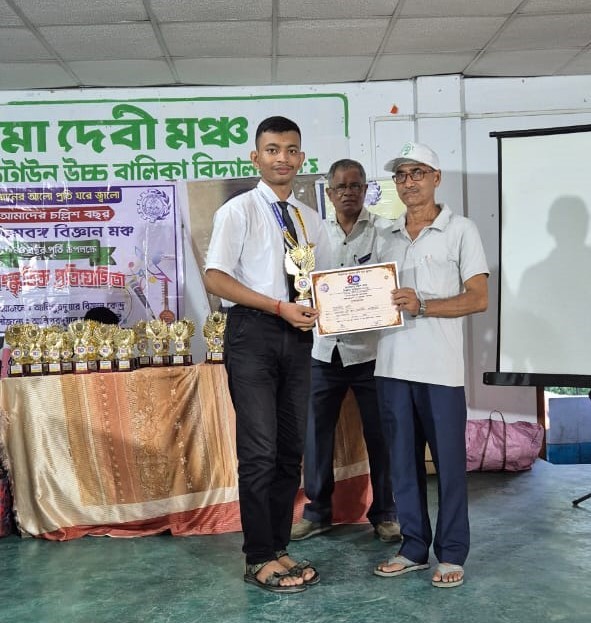 Award presentation to student